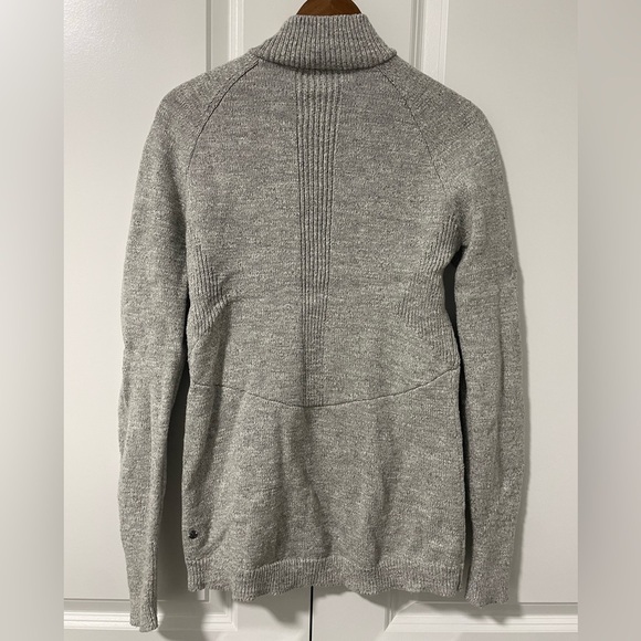 LULULEMON- Summit Stride Sweater
Heathered Core Ultra Light Grey - Picture 4 of 7